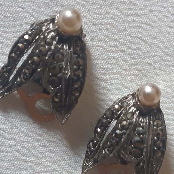 1950's Art Nouveau Style Marcasite Midcentury Vintage Small Silver Tone Earrings - Picture 1 of 11